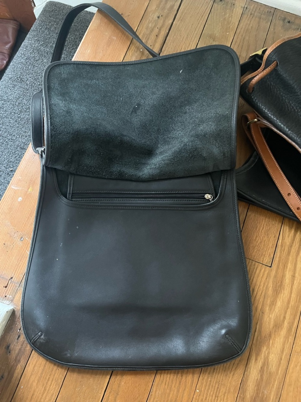 Vintage lot of Coach, Brahmin, & Dooney leather purses - Picture 6 of 16